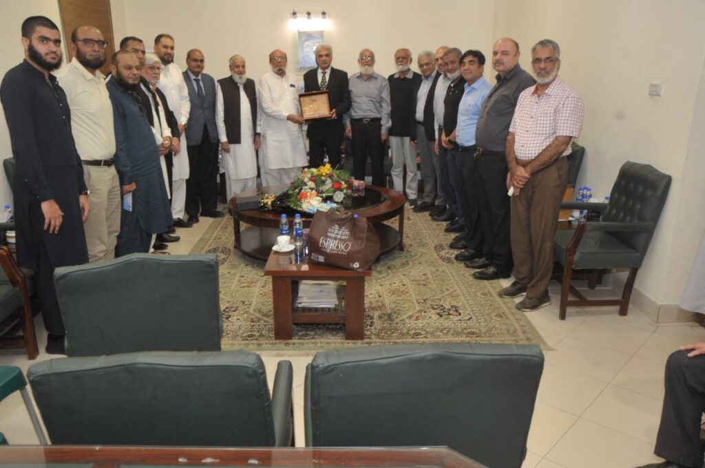 Sikandar Shahzada with newly elected KCCI President Talat Mahmood and office-bearers