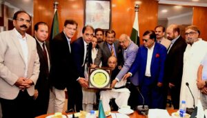 Abdul Sami Khan honoured with a Lifetime Achievement Award at Federation House in Karachi.