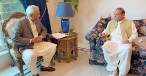 Nawaz Sharif and Sindh Governor Nehal Hashmi meet at Jati Umra in Raiwind.