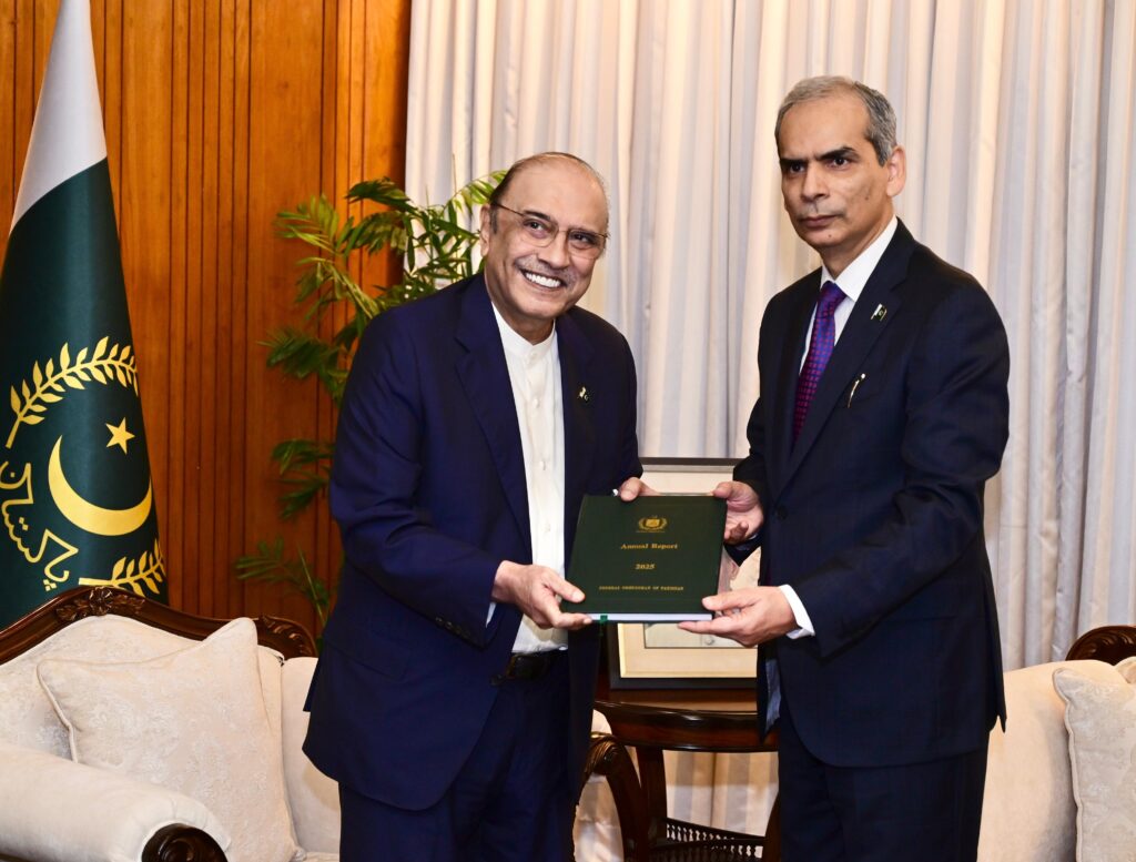 President Asif Ali Zardari meets Wafaqi Mohtasib Naveed Kamran Baloch at Aiwan-e-Sadr in Islamabad.