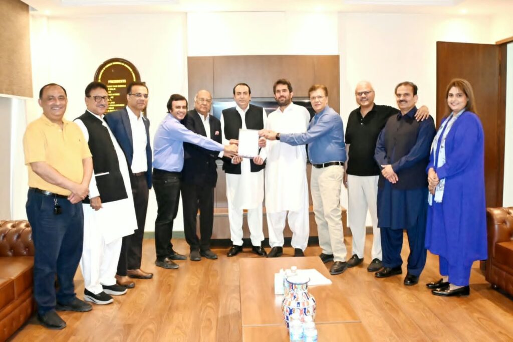 FPCCI President Atif Ikram Sheikh presenting the UBG Federal Core Committee membership certificate to Vice President Abdul Momin Khan