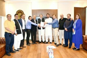 FPCCI President Atif Ikram Sheikh presenting the UBG Federal Core Committee membership certificate to Vice President Abdul Momin Khan