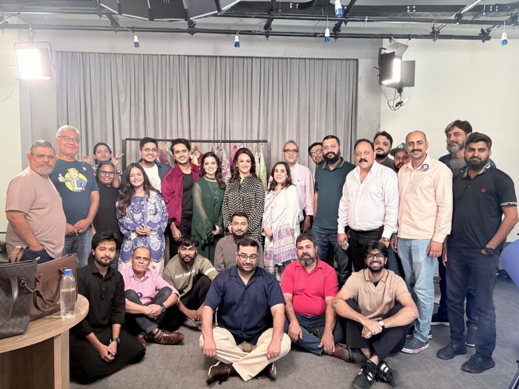 VYU Pakistan launch livestream featuring Bushra Ansari and Ron & Coco promoting video-based fashion shopping.