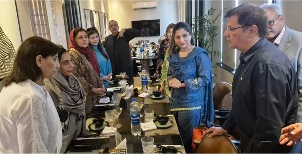 S.M. Tanveer meeting Women’s Chambers of Commerce and Industry leaders.