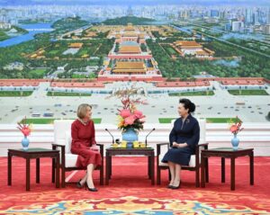 Peng Liyuan and Elke Budenbender meet in Beijing to discuss China-Germany cultural exchanges.
