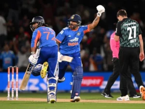 Tilak Varma leads India to a four-wicket victory over New Zealand with an unbeaten 51 in the second T20.